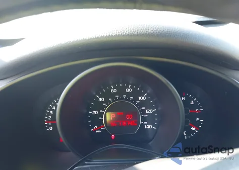 2016 Kia Soul Base z USA, uszkodzony, nr VIN KNDJN2A26G7351515